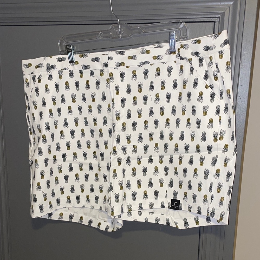 Boutique 9 White Pineapple-Print Bermuda Shorts